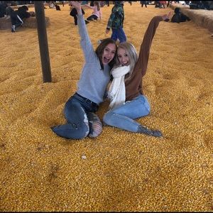 Meet your Posher, Adria